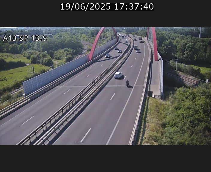 <h2>Traffic live webcam Luxembourg Kayl - A13 direction Esch-sur-Alzette/Luxembourg-ville - BK 13.9</h2>