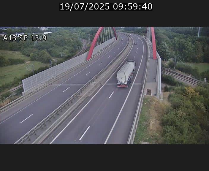 <h2>Traffic live webcam Luxembourg Kayl - A13 direction Esch-sur-Alzette/Luxembourg-ville - BK 13.9</h2>