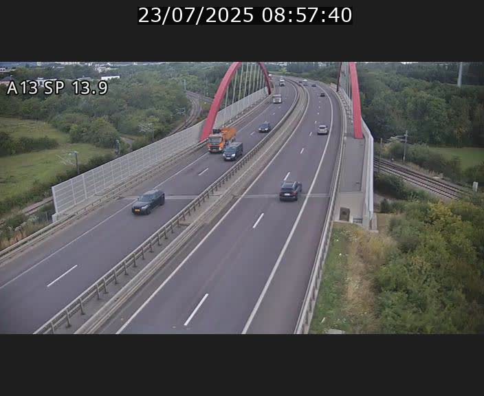 <h2>Traffic live webcam Luxembourg Kayl - A13 direction Esch-sur-Alzette/Luxembourg-ville - BK 13.9</h2>