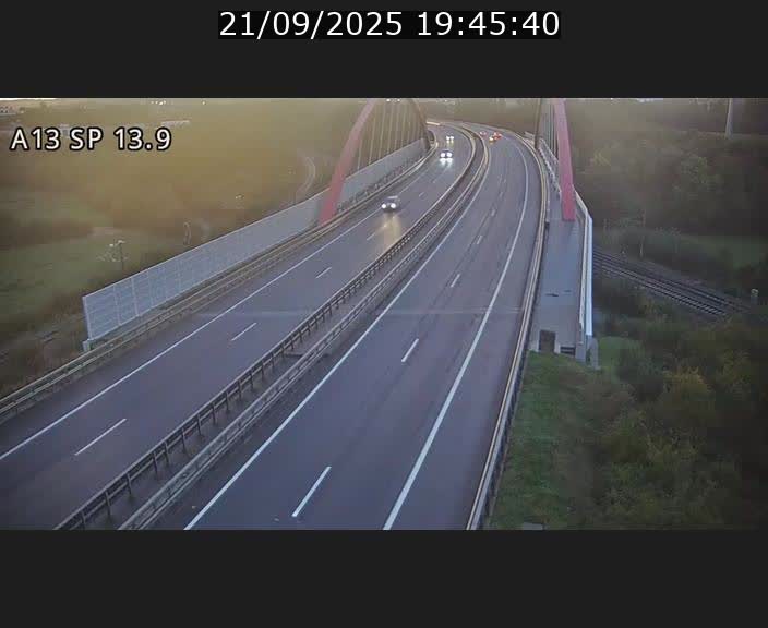 <h2>Traffic live webcam Luxembourg Kayl - A13 direction Esch-sur-Alzette/Luxembourg-ville - BK 13.9</h2>