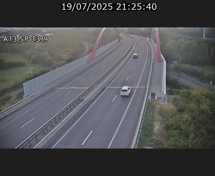<h2>Traffic live webcam Luxembourg Kayl - A13 direction Esch-sur-Alzette/Luxembourg-ville - BK 13.9</h2>