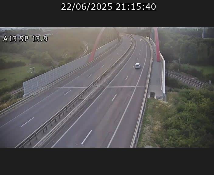 <h2>Traffic live webcam Luxembourg Kayl - A13 direction Esch-sur-Alzette/Luxembourg-ville - BK 13.9</h2>