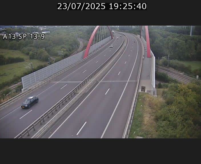 <h2>Traffic live webcam Luxembourg Kayl - A13 direction Esch-sur-Alzette/Luxembourg-ville - BK 13.9</h2>