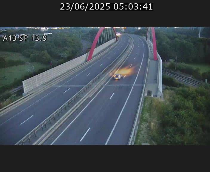 <h2>Traffic live webcam Luxembourg Kayl - A13 direction Esch-sur-Alzette/Luxembourg-ville - BK 13.9</h2>