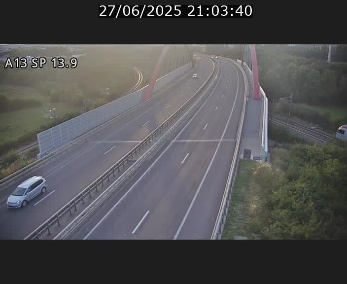 <h2>Traffic live webcam Luxembourg Kayl - A13 direction Esch-sur-Alzette/Luxembourg-ville - BK 13.9</h2>