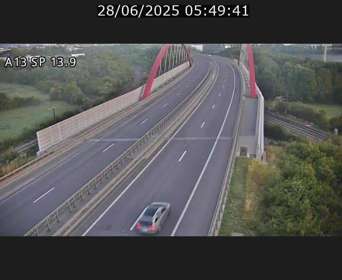 <h2>Traffic live webcam Luxembourg Kayl - A13 direction Esch-sur-Alzette/Luxembourg-ville - BK 13.9</h2>