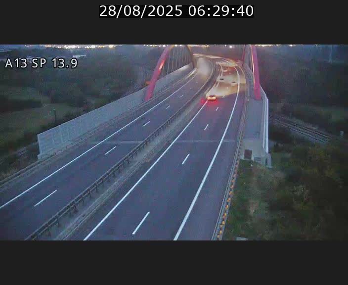 <h2>Traffic live webcam Luxembourg Kayl - A13 direction Esch-sur-Alzette/Luxembourg-ville - BK 13.9</h2>