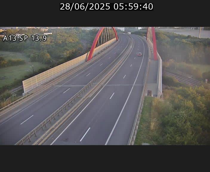 <h2>Traffic live webcam Luxembourg Kayl - A13 direction Esch-sur-Alzette/Luxembourg-ville - BK 13.9</h2>