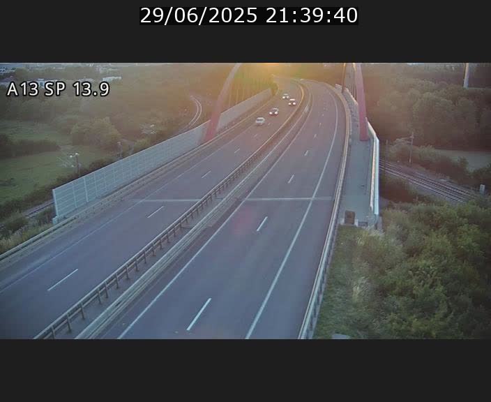 <h2>Traffic live webcam Luxembourg Kayl - A13 direction Esch-sur-Alzette/Luxembourg-ville - BK 13.9</h2>