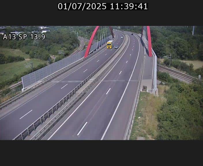 <h2>Traffic live webcam Luxembourg Kayl - A13 direction Esch-sur-Alzette/Luxembourg-ville - BK 13.9</h2>