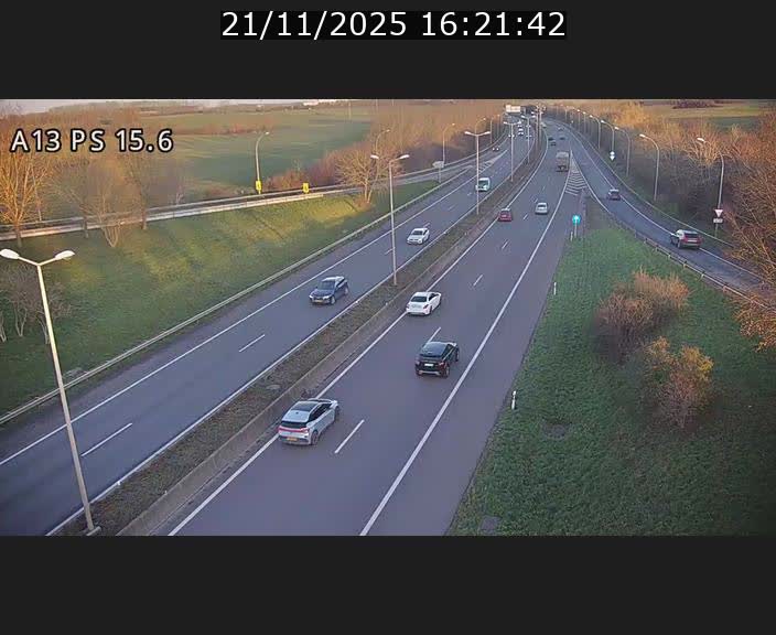 <h2>Traffic live webcam Luxembourg Kayl - A13 direction Dudelange - BK 15.6</h2>