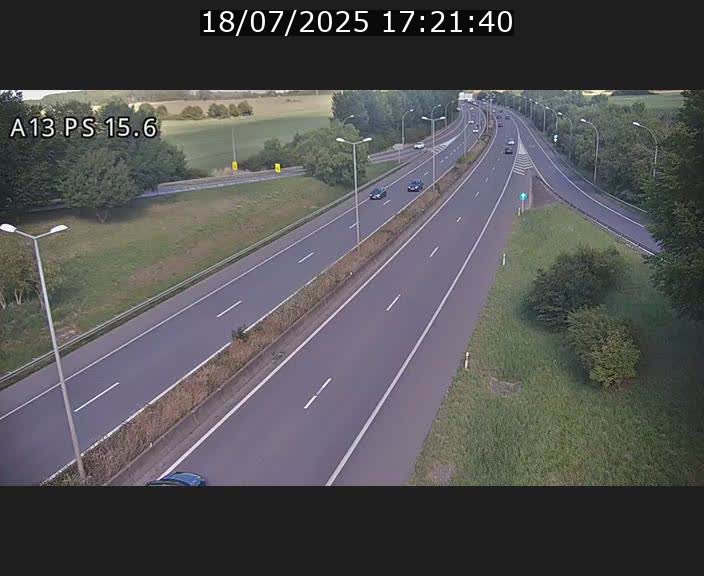 <h2>Traffic live webcam Luxembourg Kayl - A13 direction Dudelange - BK 15.6</h2>