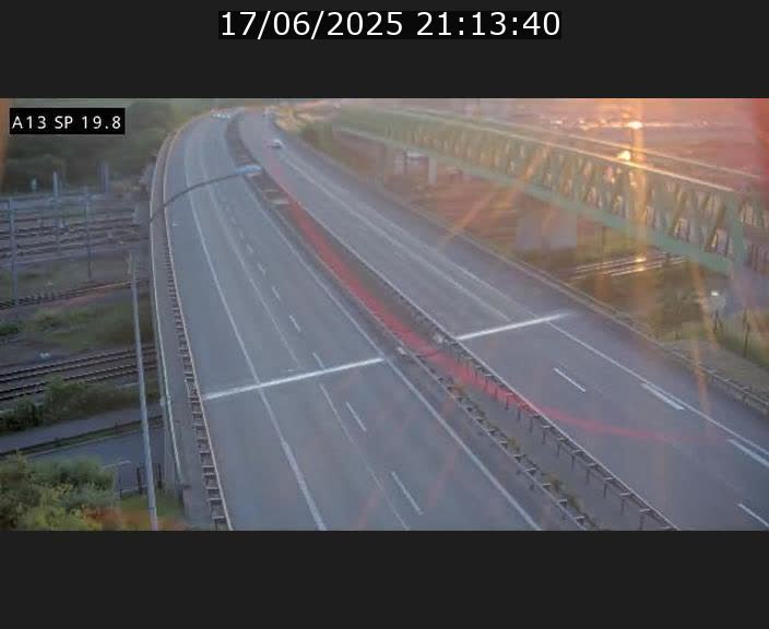 <h2>Traffic live webcam Luxembourg Croix de Bettembourg - A13 direction Esch-sur-Alzette - BK 19.8</h2>