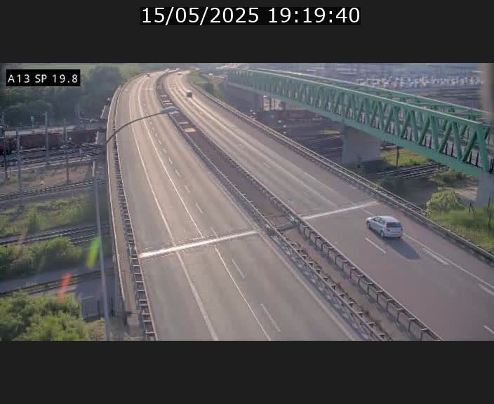 Traffic live webcam Luxembourg Croix de Bettembourg - A13 direction Esch-sur-Alzette - BK 19.8