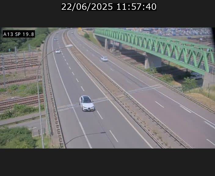 <h2>Traffic live webcam Luxembourg Croix de Bettembourg - A13 direction Esch-sur-Alzette - BK 19.8</h2>
