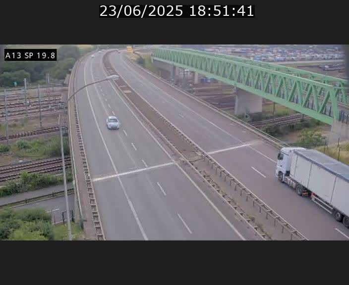 <h2>Traffic live webcam Luxembourg Croix de Bettembourg - A13 direction Esch-sur-Alzette - BK 19.8</h2>