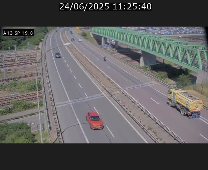 <h2>Traffic live webcam Luxembourg Croix de Bettembourg - A13 direction Esch-sur-Alzette - BK 19.8</h2>