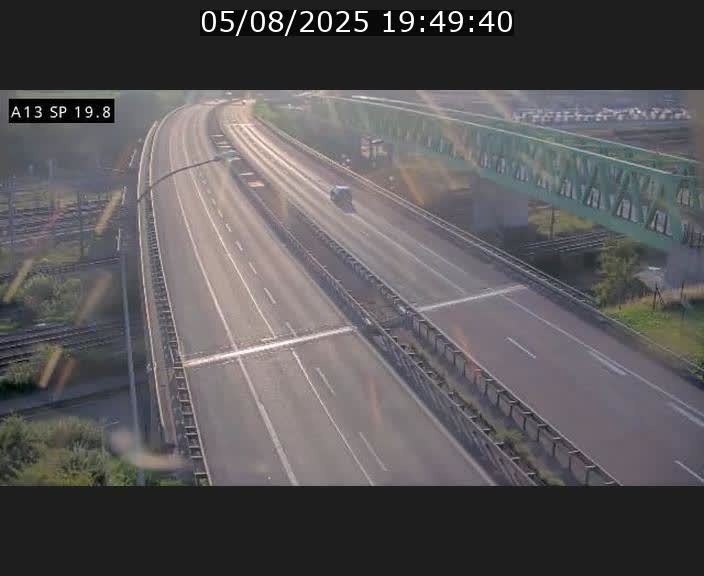 <h2>Traffic live webcam Luxembourg Croix de Bettembourg - A13 direction Esch-sur-Alzette - BK 19.8</h2>