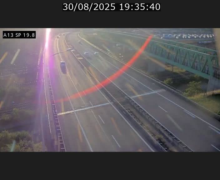 <h2>Traffic live webcam Luxembourg Croix de Bettembourg - A13 direction Esch-sur-Alzette - BK 19.8</h2>