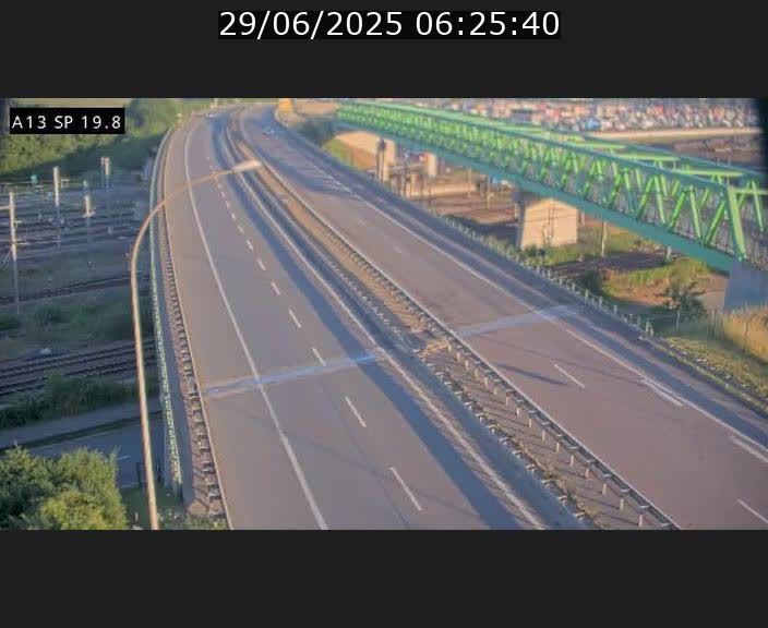 <h2>Traffic live webcam Luxembourg Croix de Bettembourg - A13 direction Esch-sur-Alzette - BK 19.8</h2>