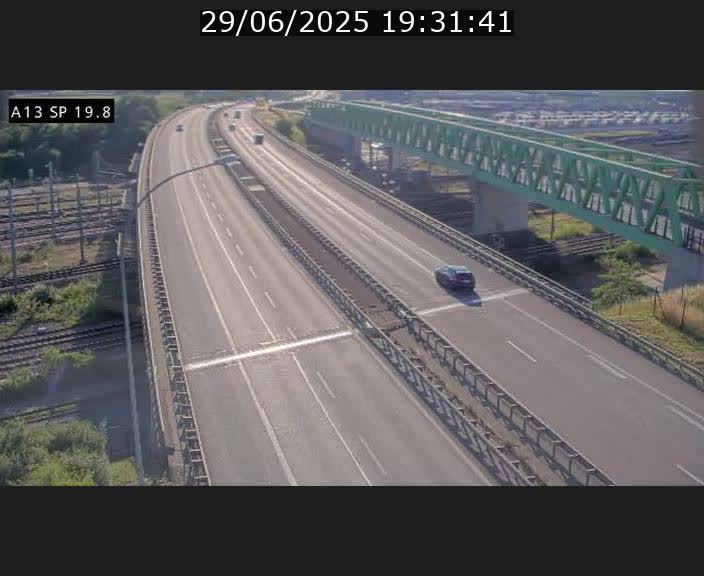<h2>Traffic live webcam Luxembourg Croix de Bettembourg - A13 direction Esch-sur-Alzette - BK 19.8</h2>