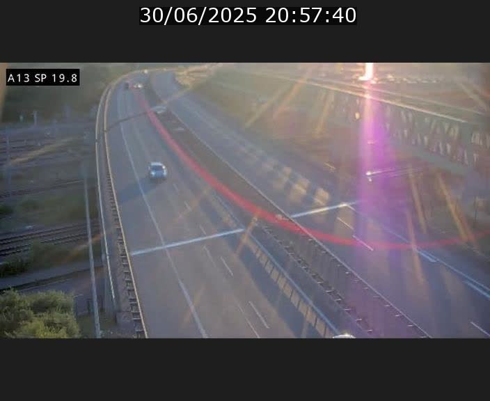 <h2>Traffic live webcam Luxembourg Croix de Bettembourg - A13 direction Esch-sur-Alzette - BK 19.8</h2>