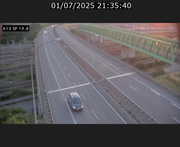 <h2>Traffic live webcam Luxembourg Croix de Bettembourg - A13 direction Esch-sur-Alzette - BK 19.8</h2>