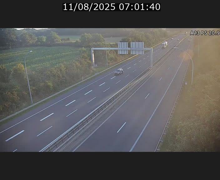 <h2>Traffic live webcam Luxembourg Croix de Bettembourg, rond-point d'Hellange - A13 direction Allemagne - BK 20.9</h2>