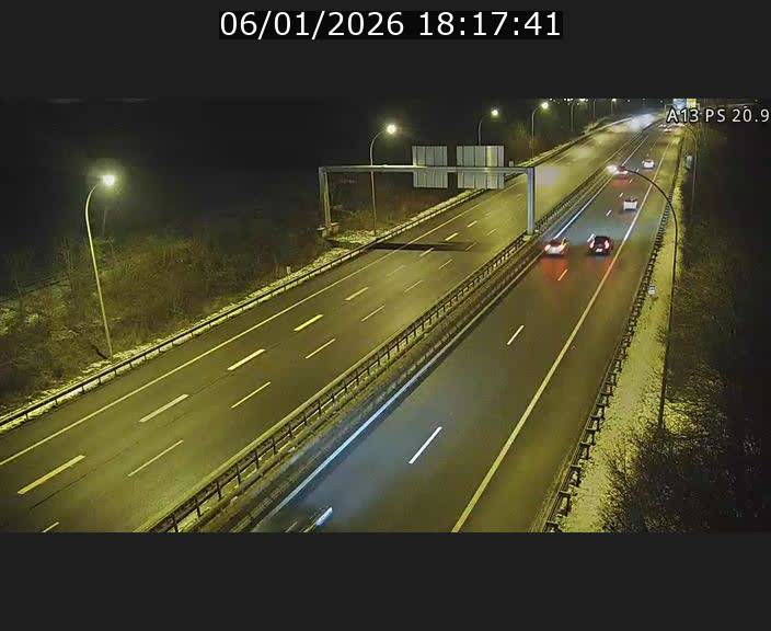 <h2>Traffic live webcam Luxembourg Croix de Bettembourg, rond-point d'Hellange - A13 direction Allemagne - BK 20.9</h2>