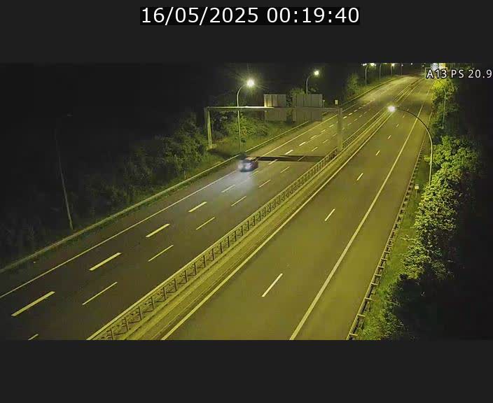 <h2>Traffic live webcam Luxembourg Croix de Bettembourg, rond-point d'Hellange - A13 direction Allemagne - BK 20.9</h2>