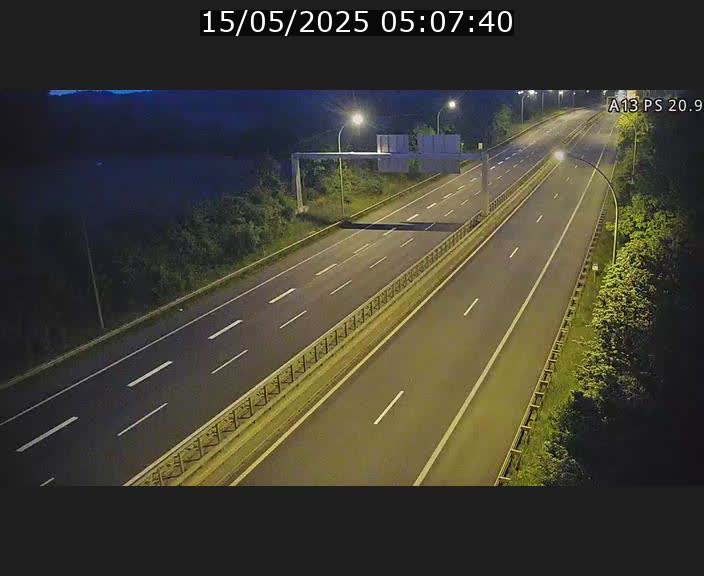 <h2>Traffic live webcam Luxembourg Croix de Bettembourg, rond-point d'Hellange - A13 direction Allemagne - BK 20.9</h2>