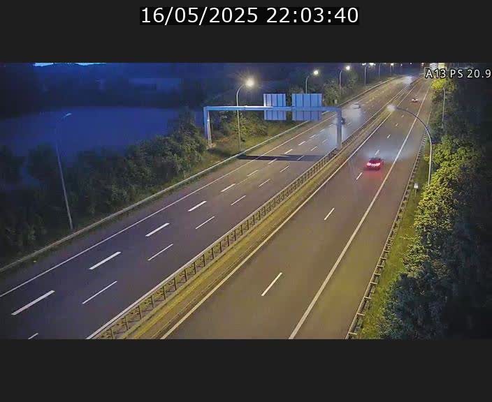 <h2>Traffic live webcam Luxembourg Croix de Bettembourg, rond-point d'Hellange - A13 direction Allemagne - BK 20.9</h2>
