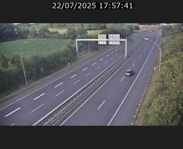 <h2>Traffic live webcam Luxembourg Croix de Bettembourg, rond-point d'Hellange - A13 direction Allemagne - BK 20.9</h2>
