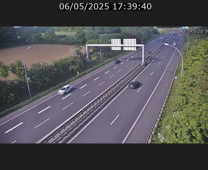 Traffic live webcam Luxembourg Croix de Bettembourg, rond-point d'Hellange - A13 direction Allemagne - BK 20.9
