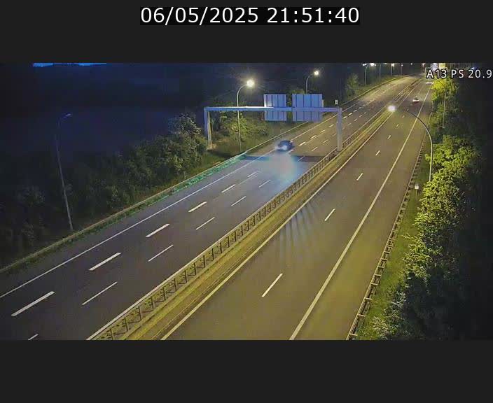 Traffic live webcam Luxembourg Croix de Bettembourg, rond-point d'Hellange - A13 direction Allemagne - BK 20.9