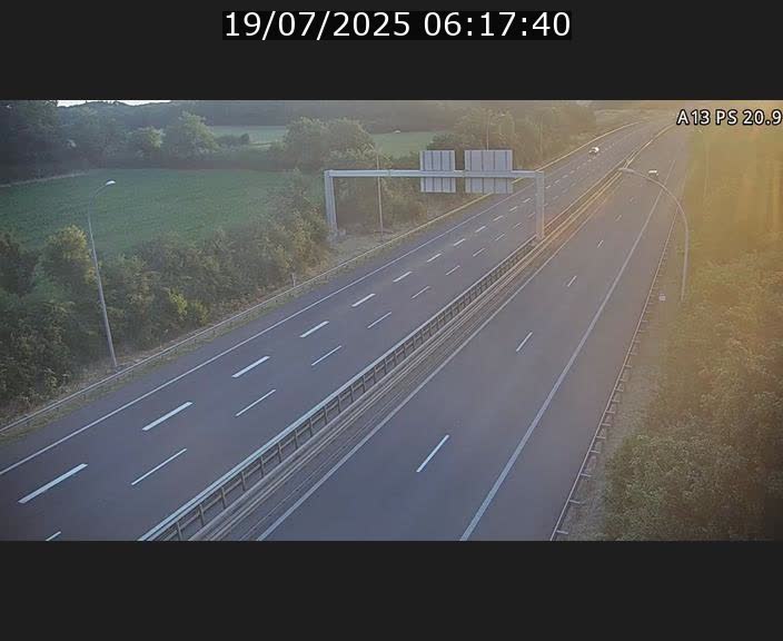 Traffic live webcam Luxembourg Croix de Bettembourg, rond-point d'Hellange - A13 direction Allemagne - BK 20.9