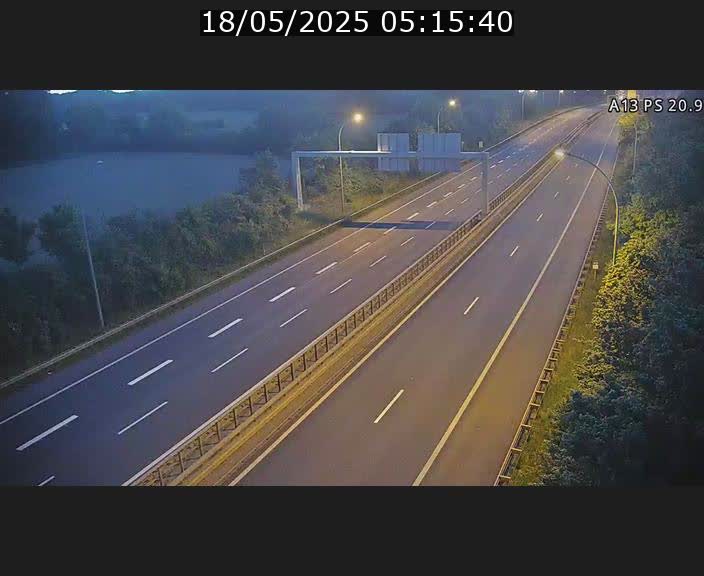 <h2>Traffic live webcam Luxembourg Croix de Bettembourg, rond-point d'Hellange - A13 direction Allemagne - BK 20.9</h2>