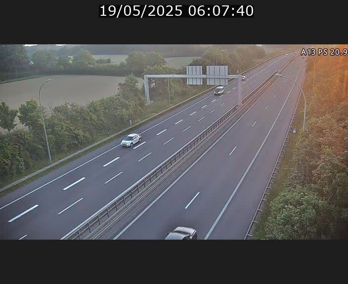 <h2>Traffic live webcam Luxembourg Croix de Bettembourg, rond-point d'Hellange - A13 direction Allemagne - BK 20.9</h2>