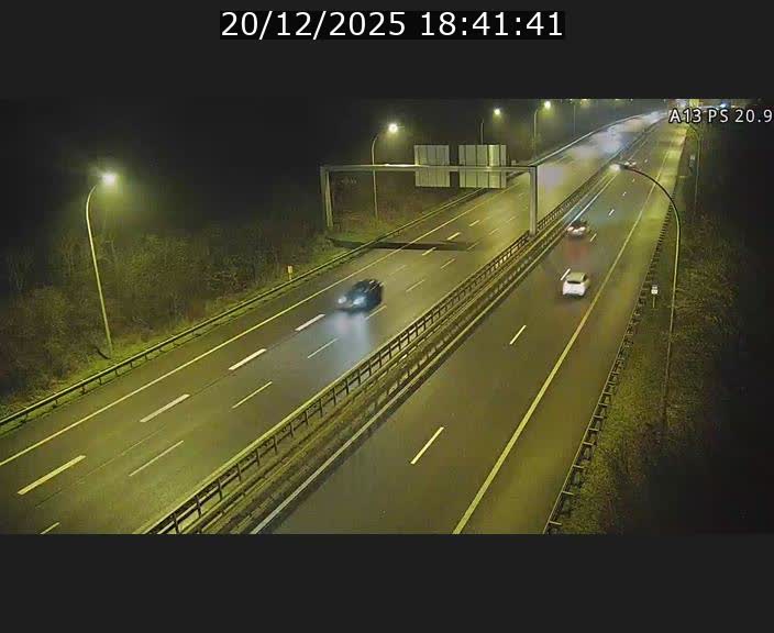 <h2>Traffic live webcam Luxembourg Croix de Bettembourg, rond-point d'Hellange - A13 direction Allemagne - BK 20.9</h2>