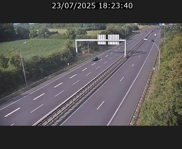 <h2>Traffic live webcam Luxembourg Croix de Bettembourg, rond-point d'Hellange - A13 direction Allemagne - BK 20.9</h2>