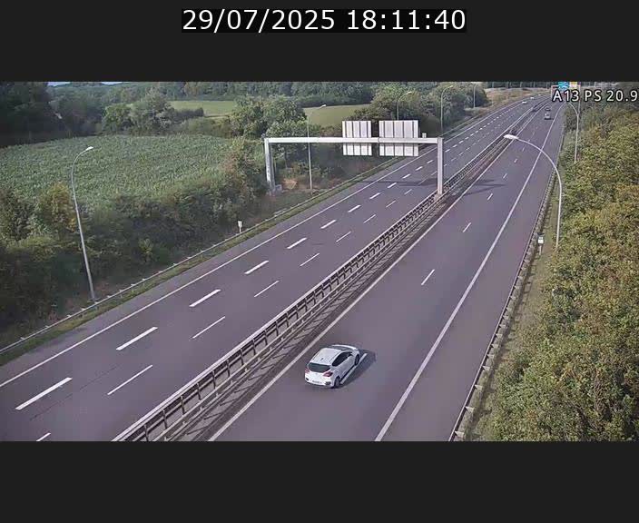 <h2>Traffic live webcam Luxembourg Croix de Bettembourg, rond-point d'Hellange - A13 direction Allemagne - BK 20.9</h2>