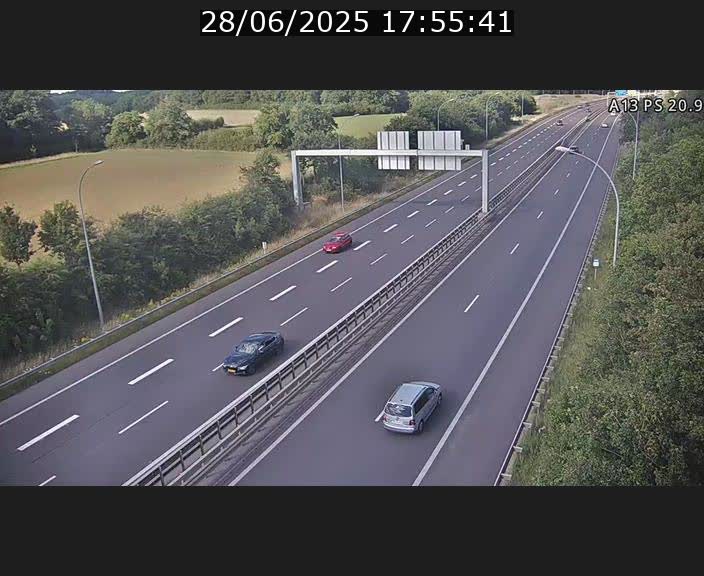 <h2>Traffic live webcam Luxembourg Croix de Bettembourg, rond-point d'Hellange - A13 direction Allemagne - BK 20.9</h2>