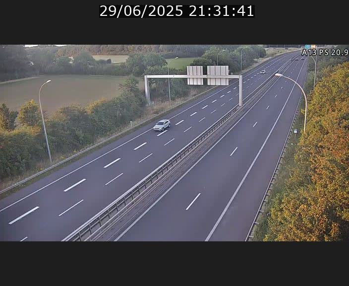 <h2>Traffic live webcam Luxembourg Croix de Bettembourg, rond-point d'Hellange - A13 direction Allemagne - BK 20.9</h2>