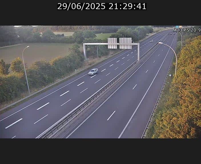 <h2>Traffic live webcam Luxembourg Croix de Bettembourg, rond-point d'Hellange - A13 direction Allemagne - BK 20.9</h2>