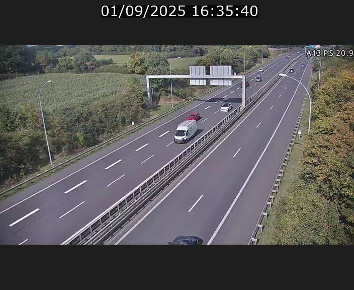 <h2>Traffic live webcam Luxembourg Croix de Bettembourg, rond-point d'Hellange - A13 direction Allemagne - BK 20.9</h2>