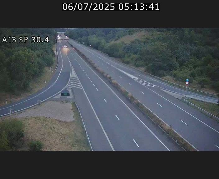 Traffic live webcam Luxembourg Altwies - A13 direction Luxembourg-ville - BK 30.4