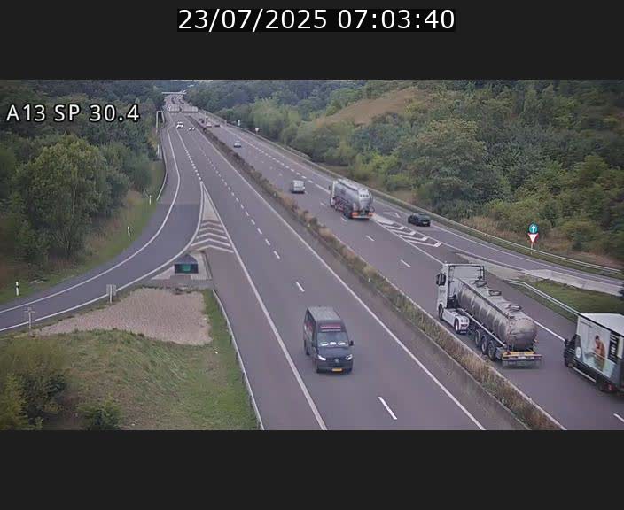 Traffic live webcam Luxembourg Altwies - A13 direction Luxembourg-ville - BK 30.4
