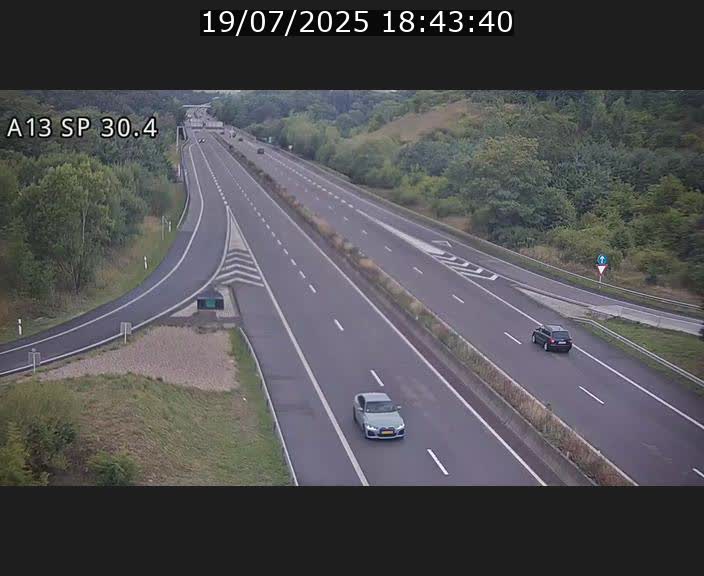Traffic live webcam Luxembourg Altwies - A13 direction Luxembourg-ville - BK 30.4