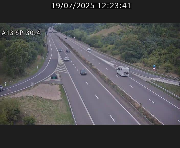 Traffic live webcam Luxembourg Altwies - A13 direction Luxembourg-ville - BK 30.4