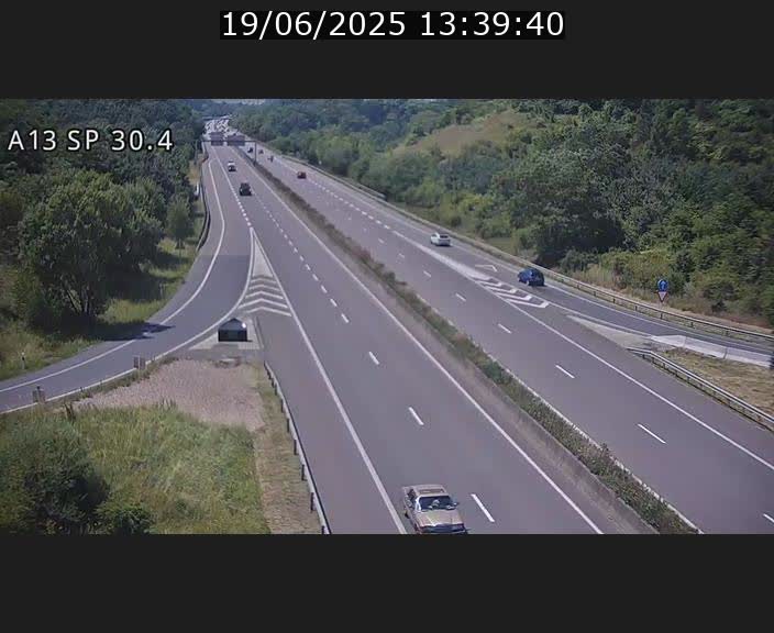<h2>Traffic live webcam Luxembourg Altwies - A13 direction Luxembourg-ville - BK 30.4</h2>
